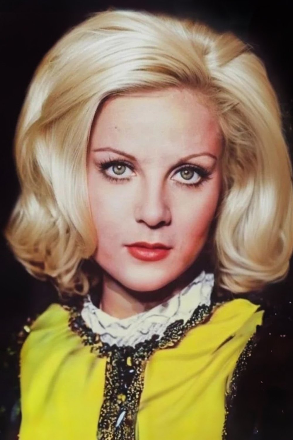 Esen Püsküllü backdrop