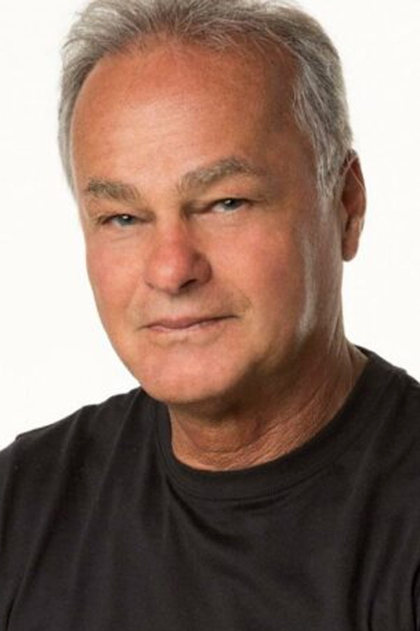 Kadu Moliterno backdrop