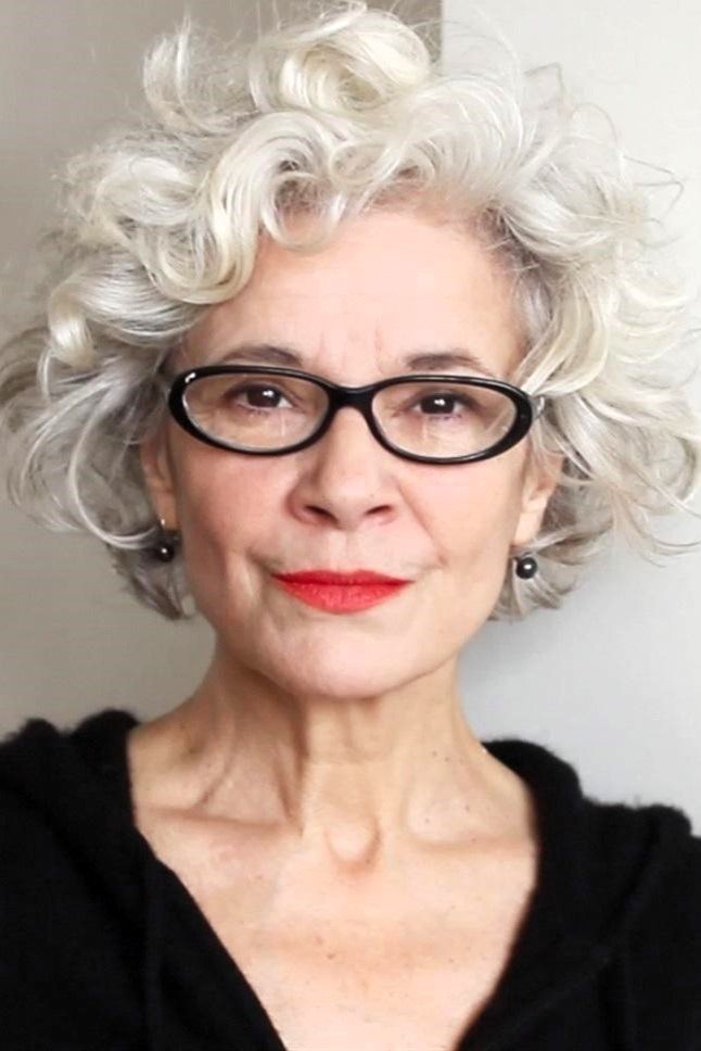 Mona Heftre backdrop