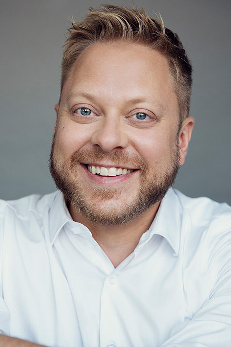 Guillaume Lambert backdrop