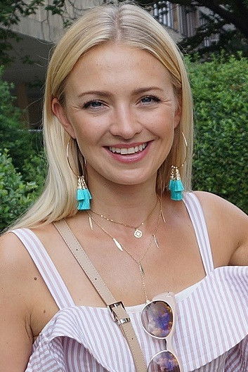 Barbara Kurdej-Szatan backdrop