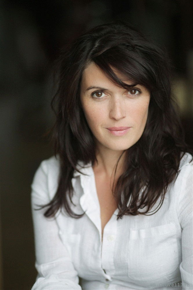 Magaly Godenaire backdrop