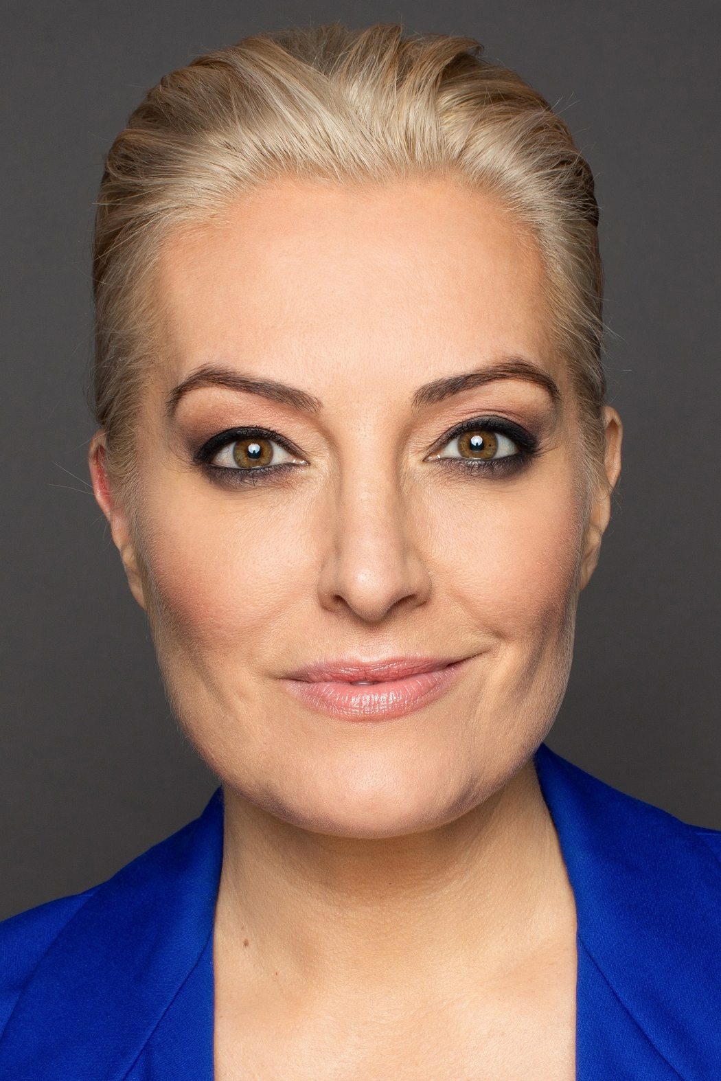 Evgeniya Akhremenko backdrop