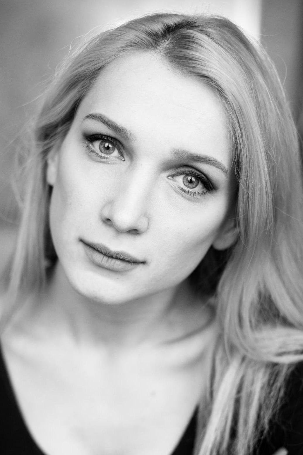 Polina Kutsenko backdrop