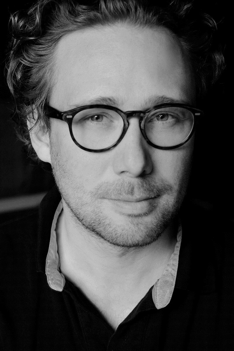 Leiv Igor Devold backdrop