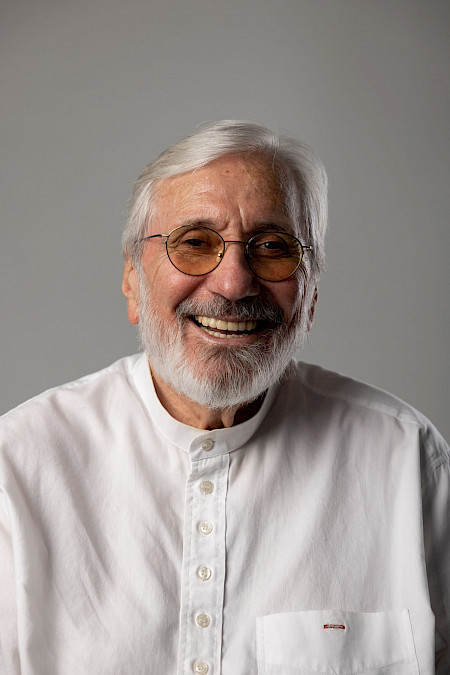 Oktai Mir-Kasimov backdrop