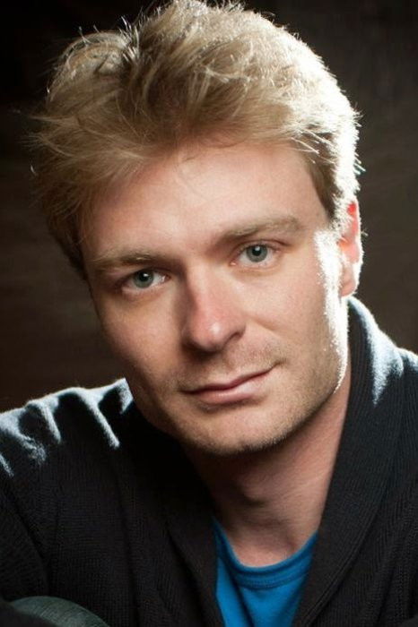 Richard Pena backdrop