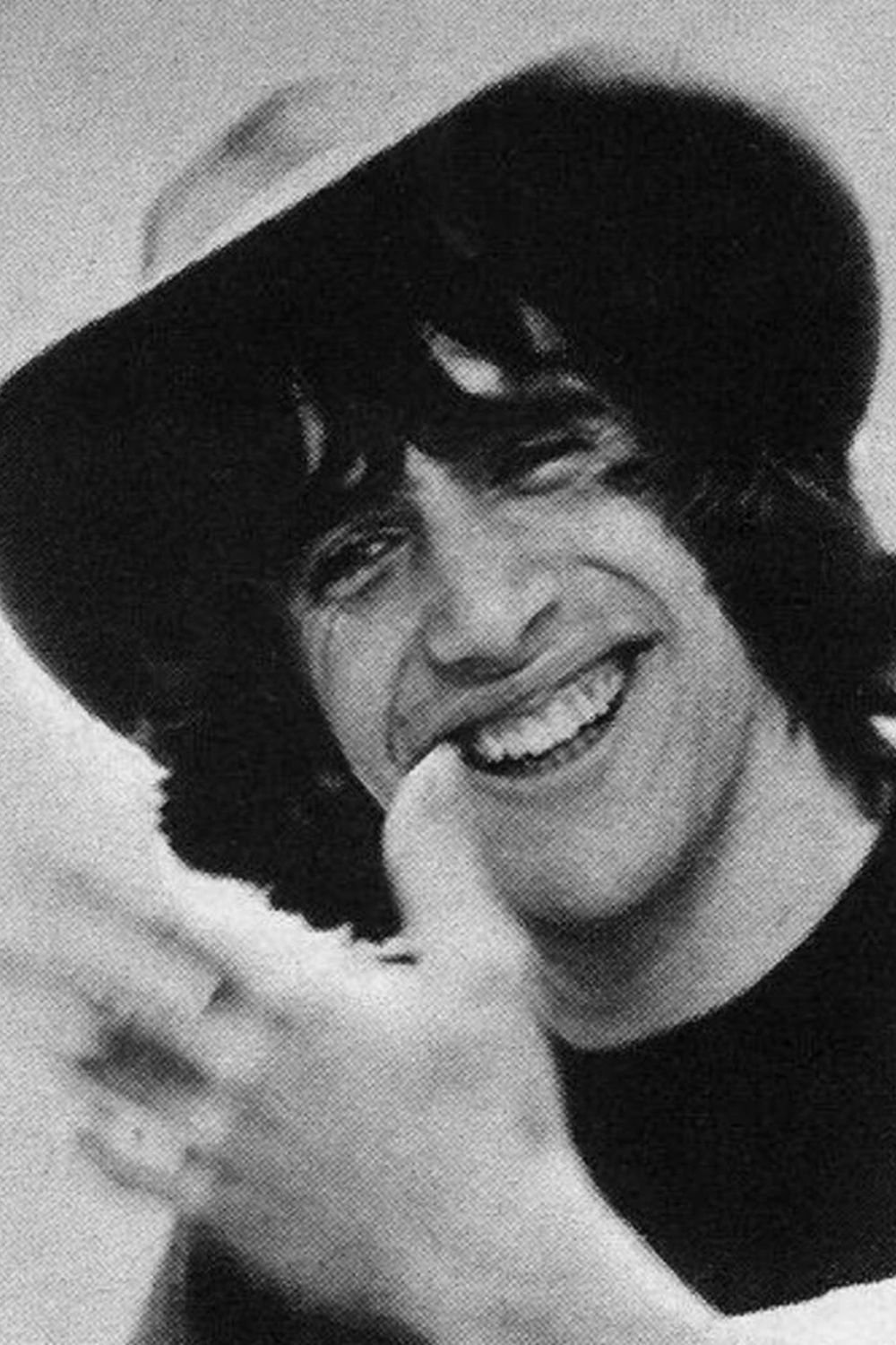 Zal Yanovsky backdrop