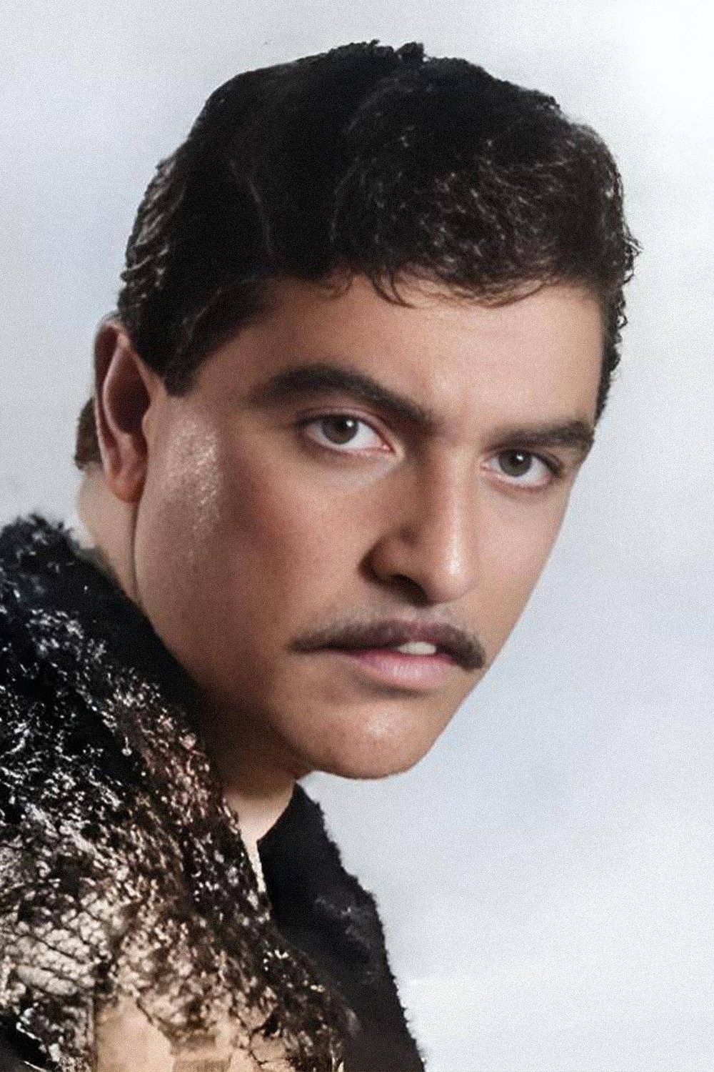 Semih Sergen backdrop