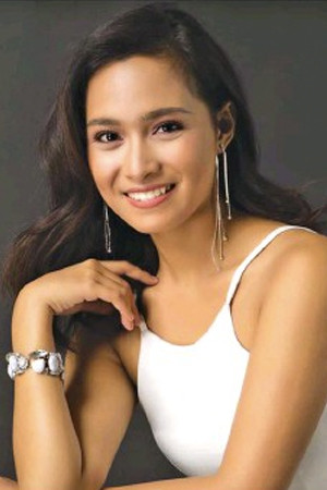 Elora Españo backdrop