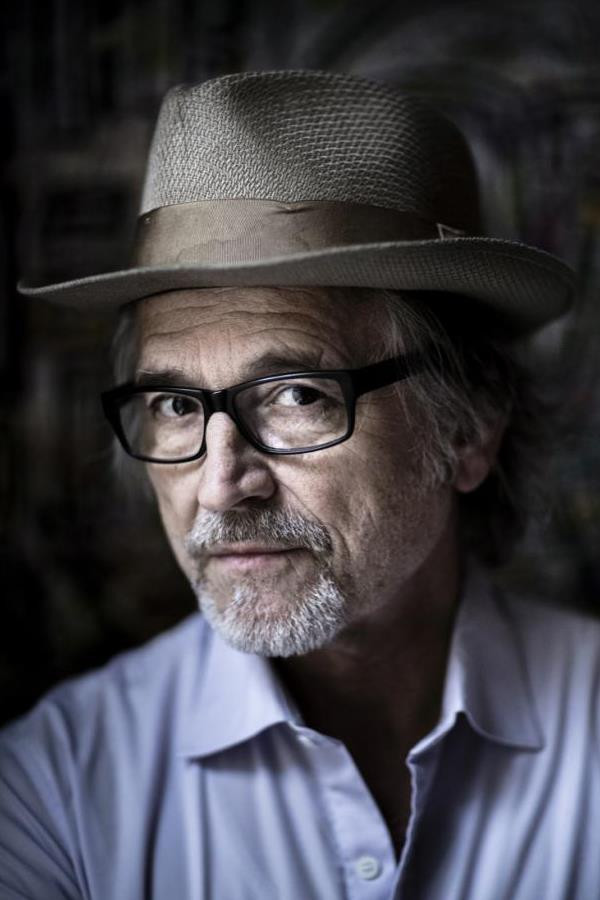 Lars H.U.G. backdrop