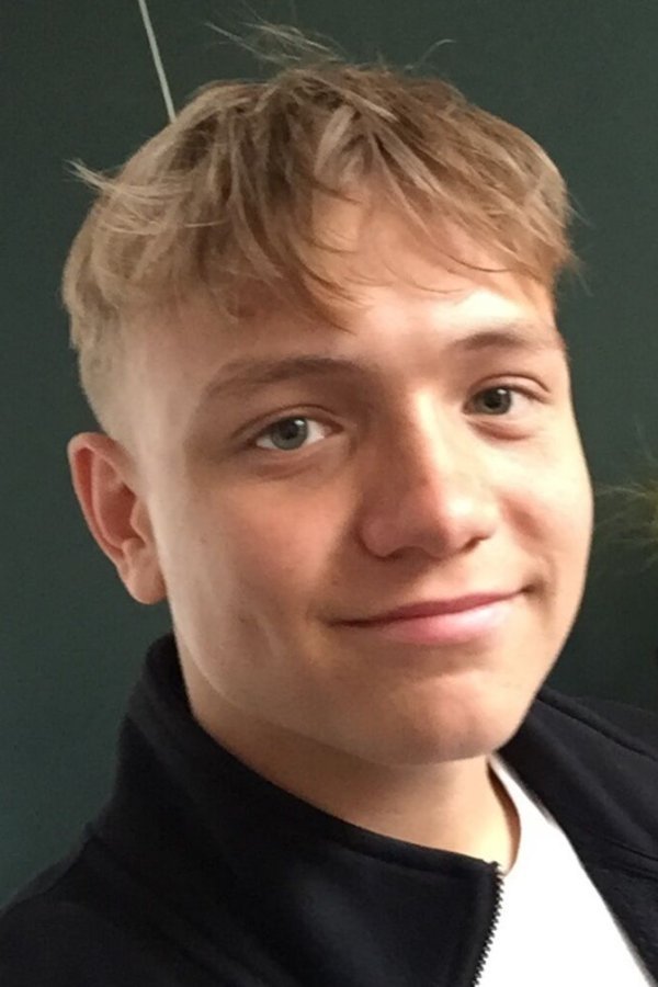 Alfred Bjerre Larsen backdrop