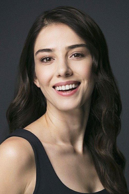 Özge Gürel backdrop