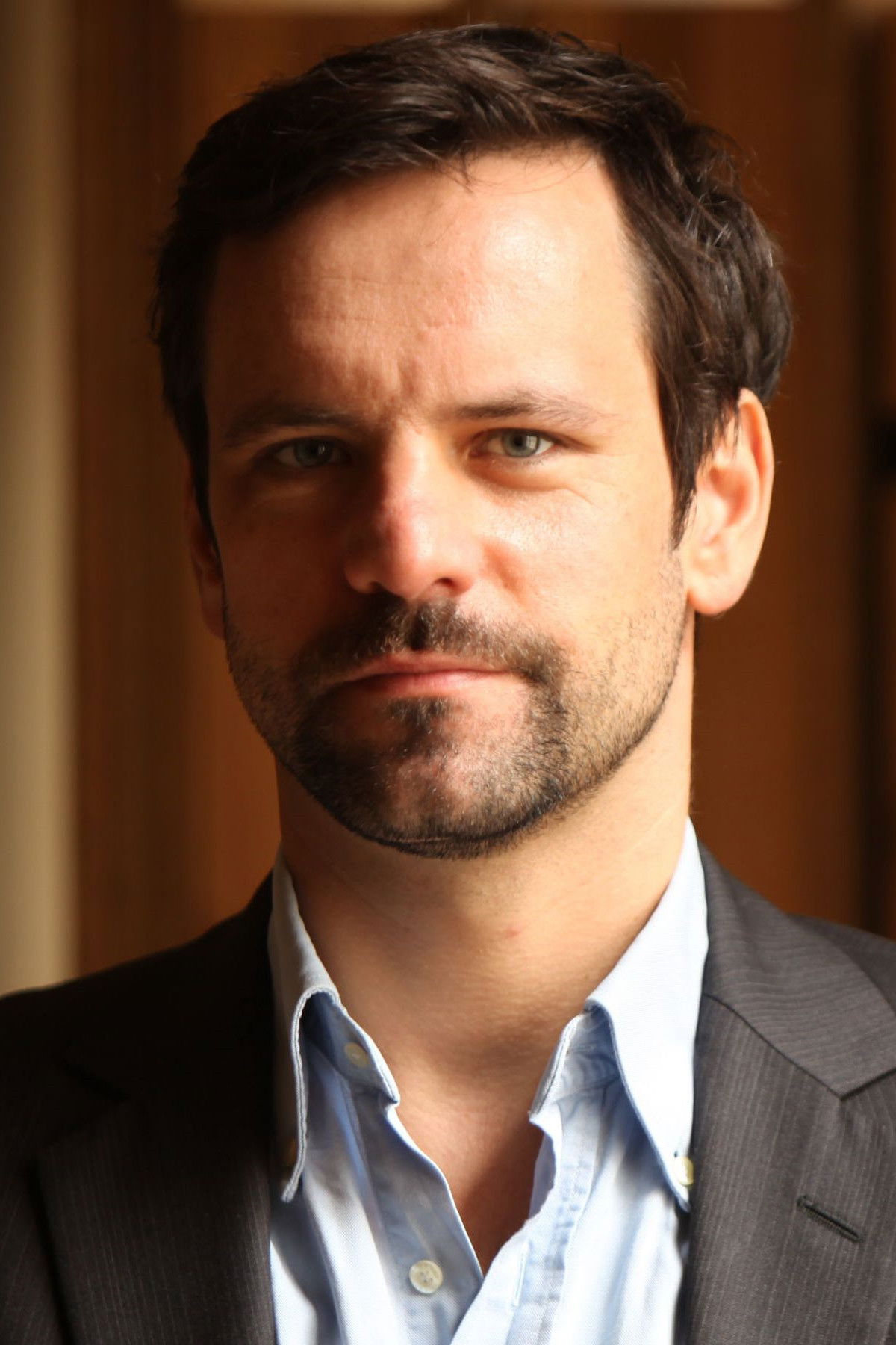 Simon Jaritz backdrop