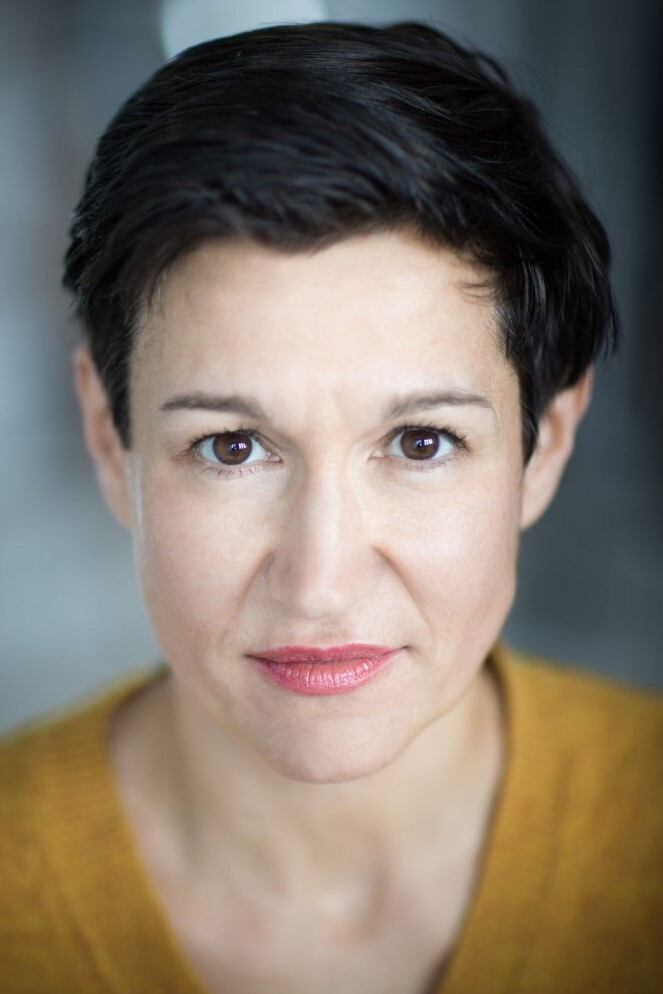 Iris Minich backdrop