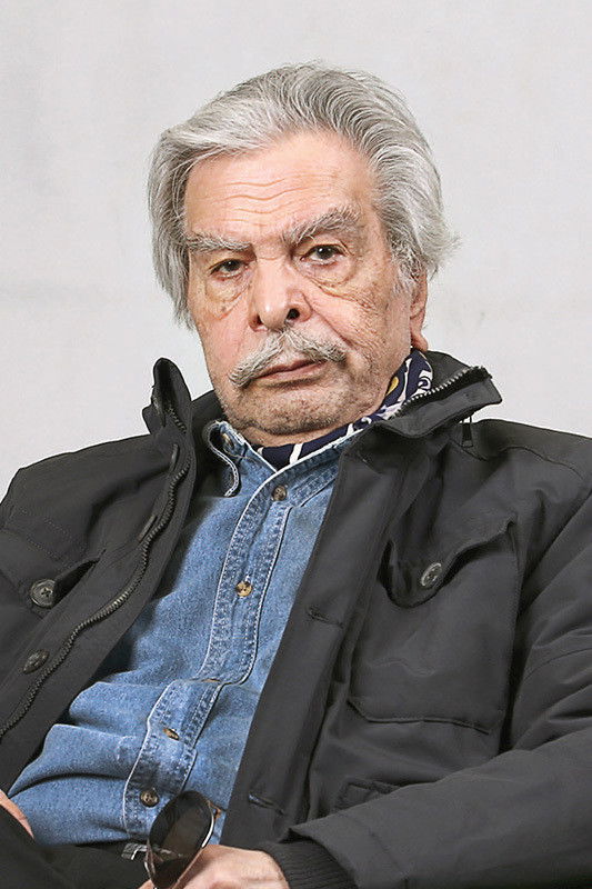 Manuchehr Esmaili backdrop