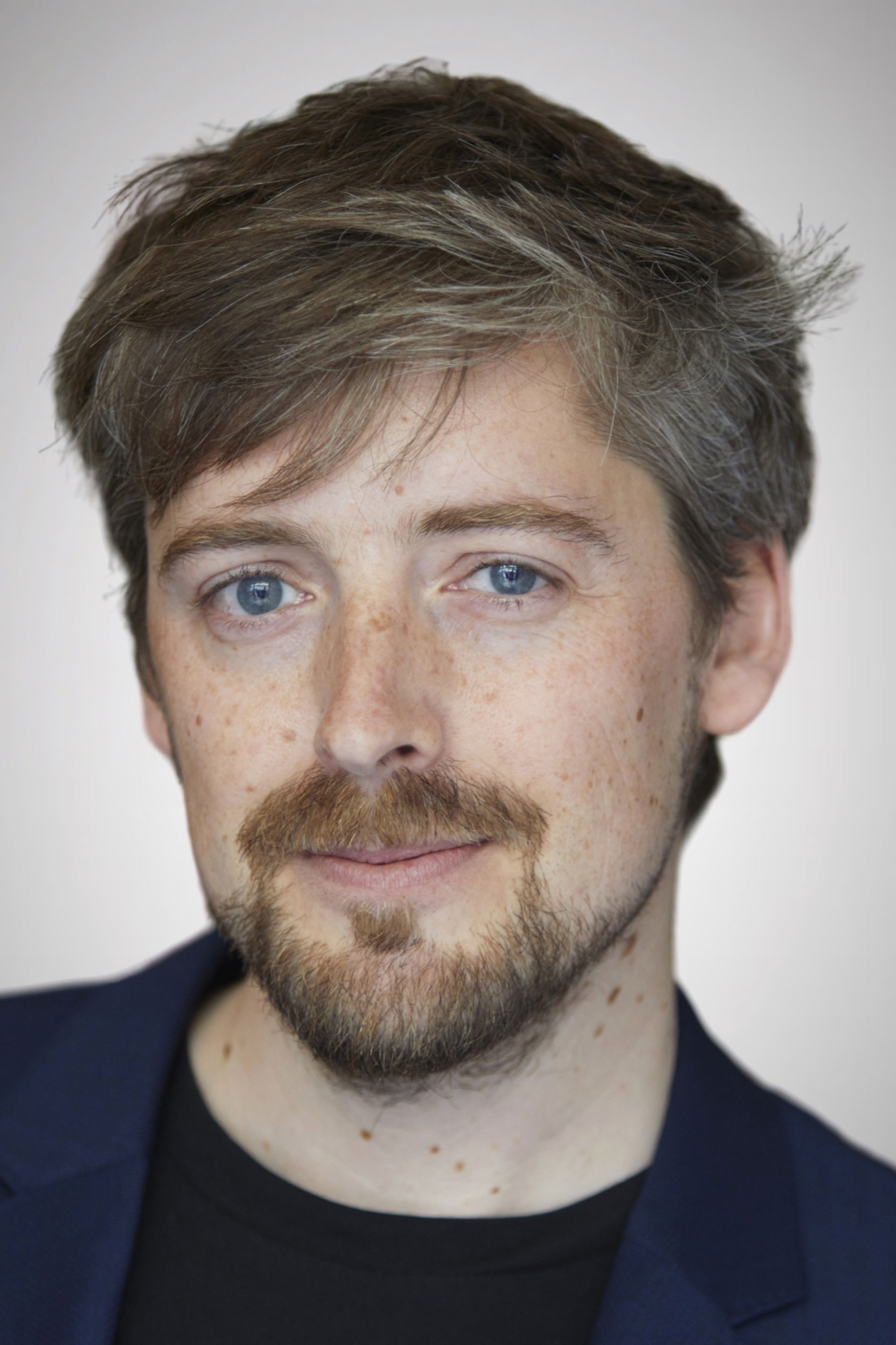 Florian Hajnzen-Ziob backdrop