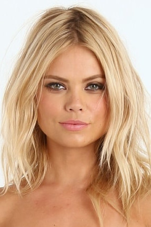 Kamilla Alnes backdrop