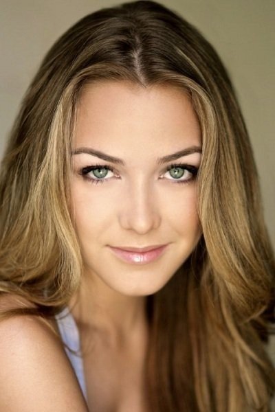 Mariana Paola Vicente backdrop