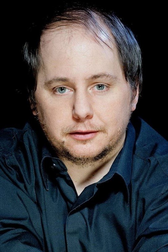 Tomás Pozzi backdrop