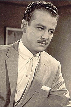 Arturo Correa backdrop