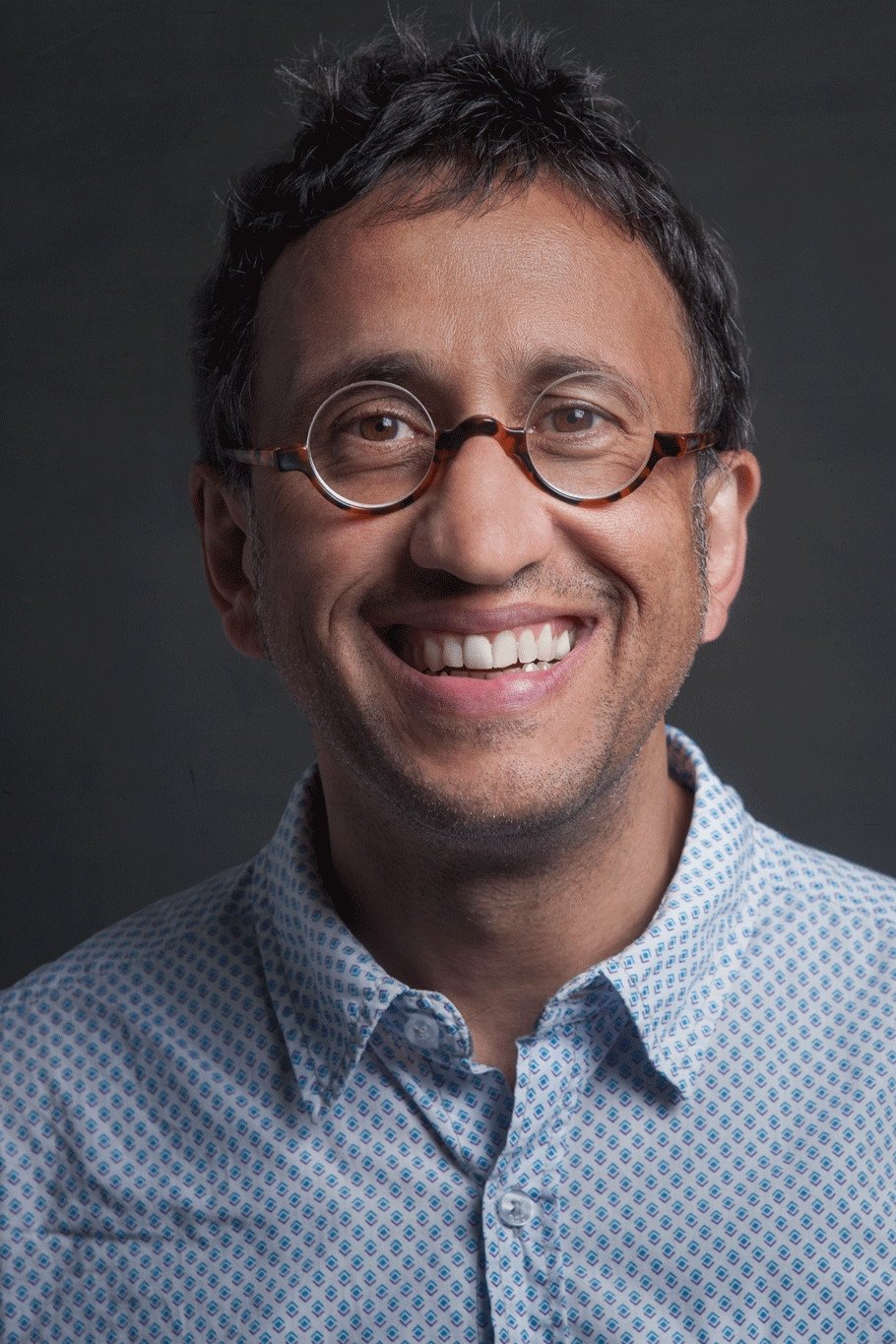 Mike Zaka Sommerfeldt backdrop