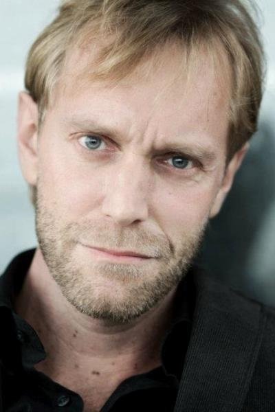 Dan Bronchinson backdrop