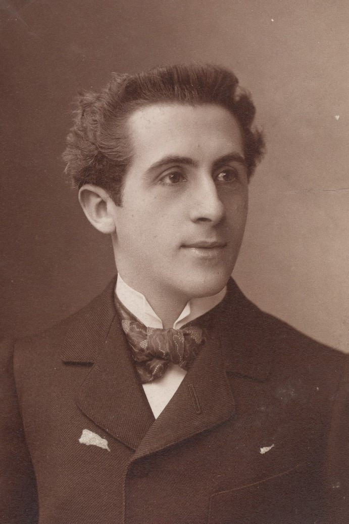 Émile Dehelly backdrop