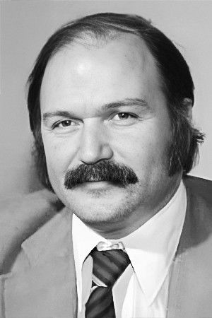 Yusuf Sezer backdrop