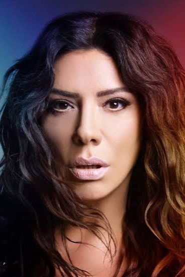 Işın Karaca backdrop