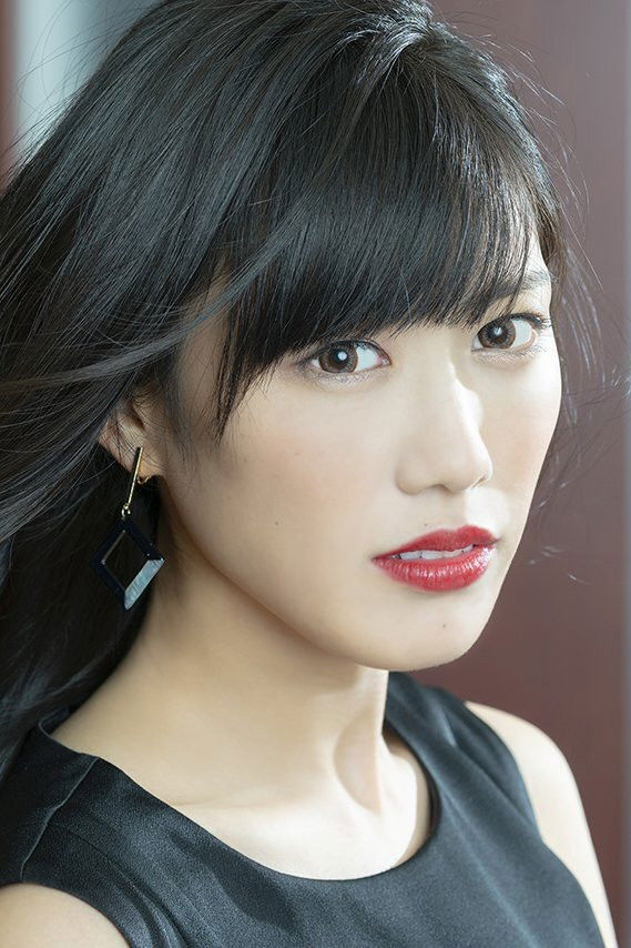 Reni Takagi backdrop