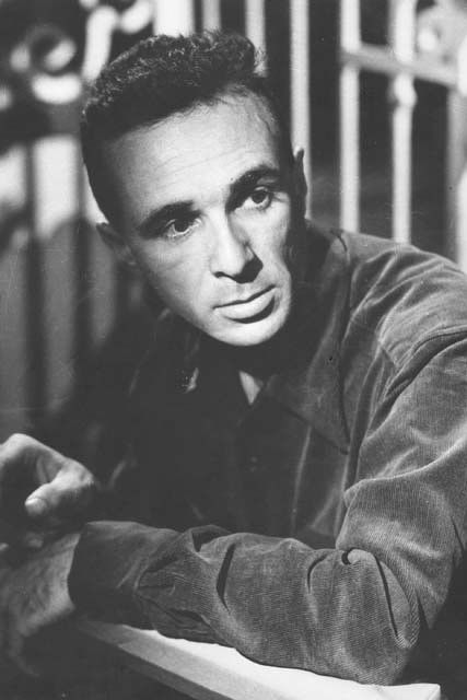 César Enríquez backdrop