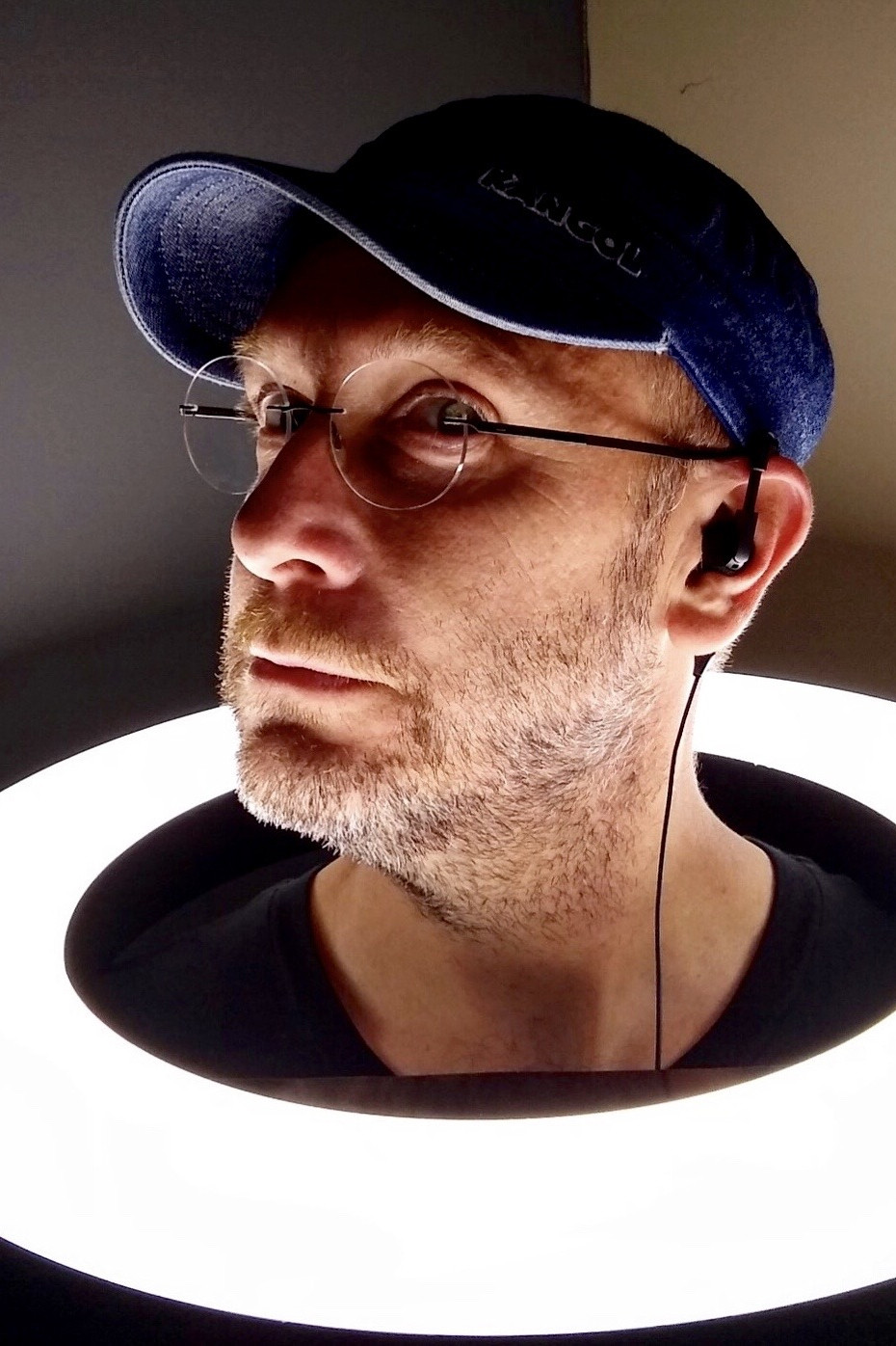 Matju B. Mur backdrop