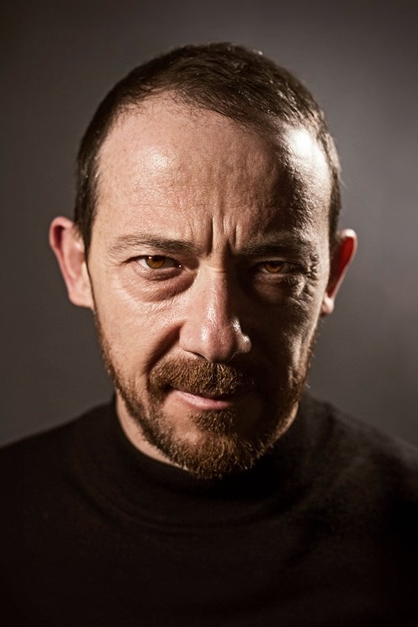 Hakan Gerçek backdrop