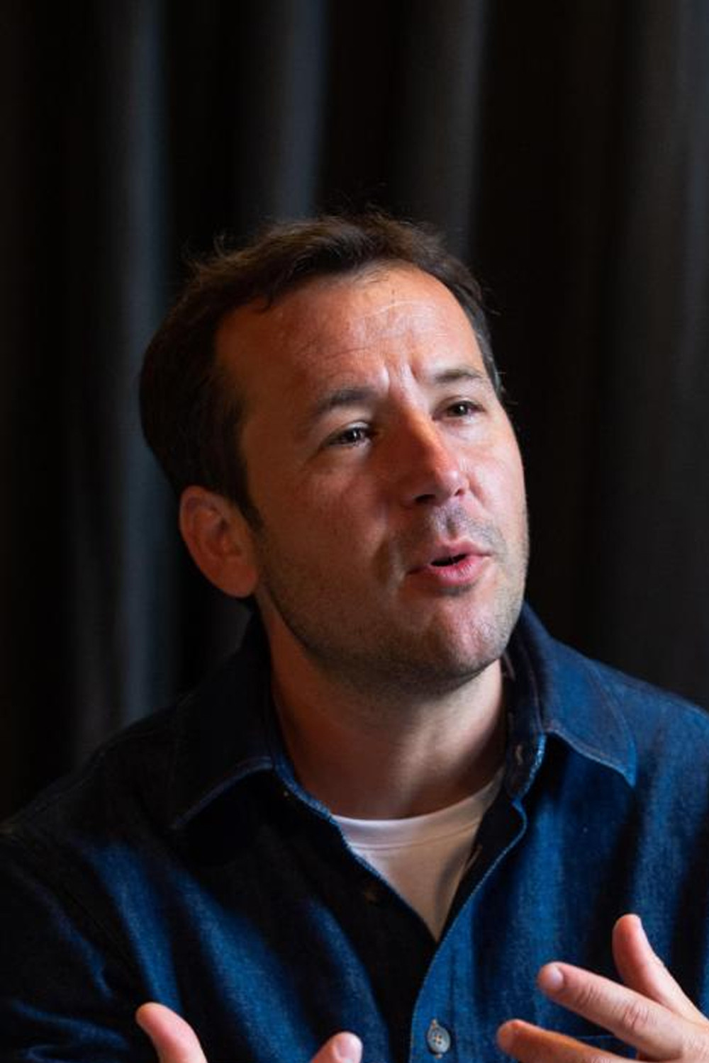 Julien Lilti backdrop