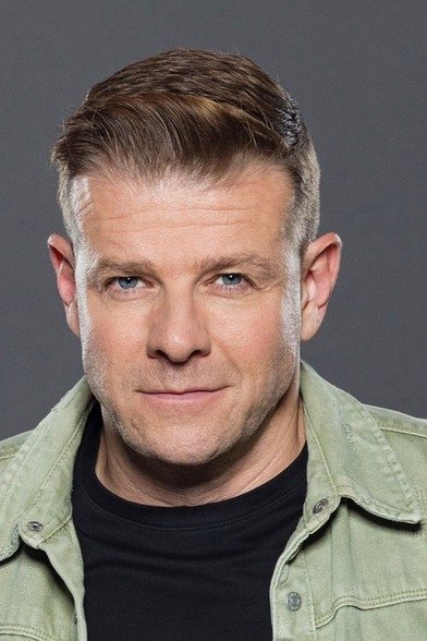 Iván Kamarás backdrop