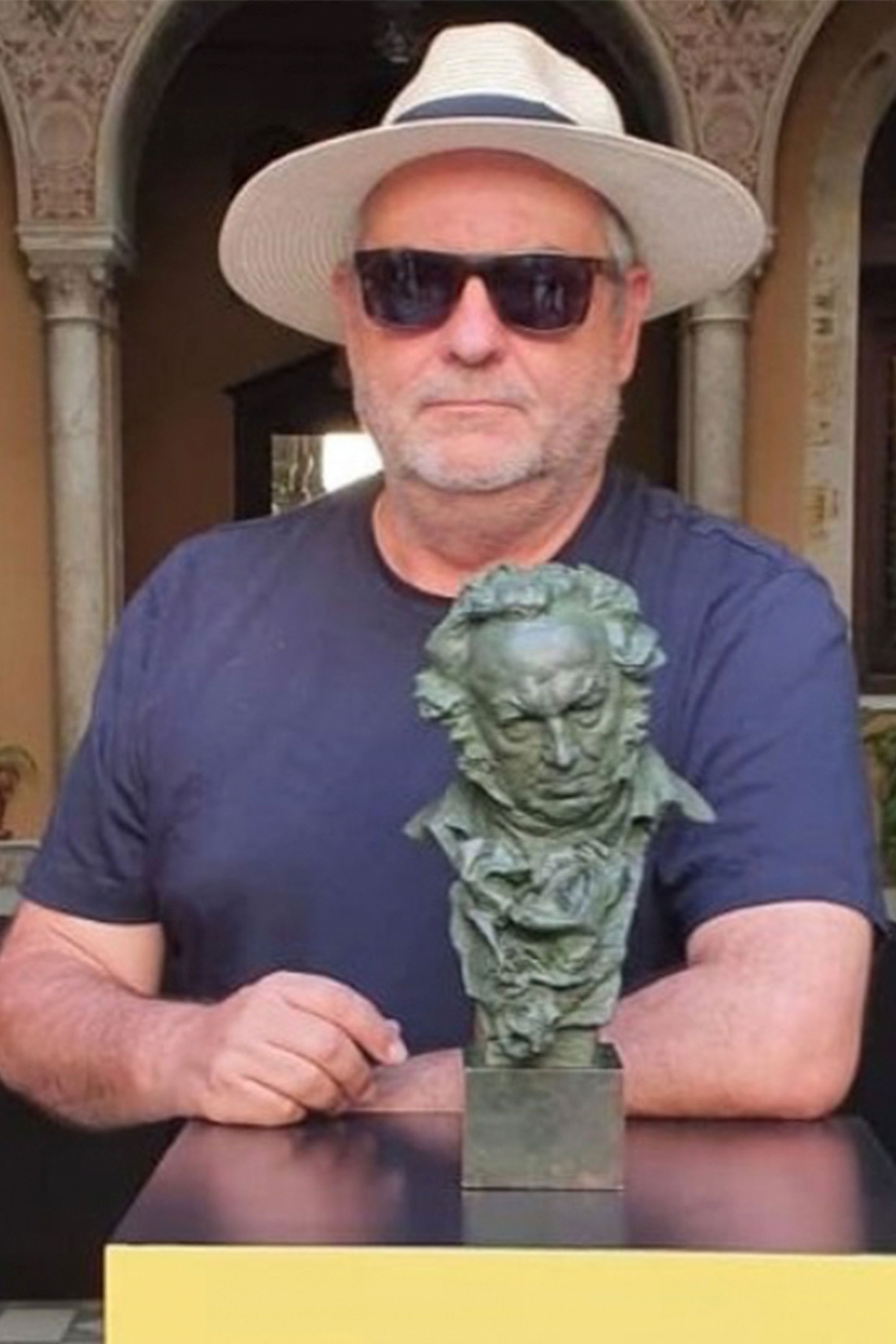 Tomás Aceituno Maldonado backdrop