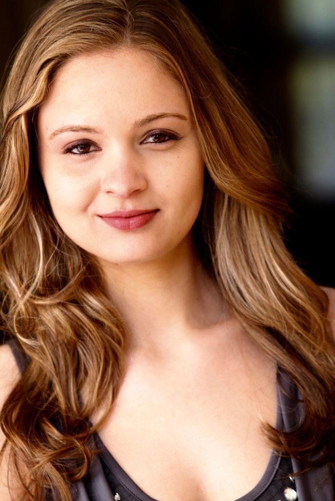 Maxie Solveig backdrop