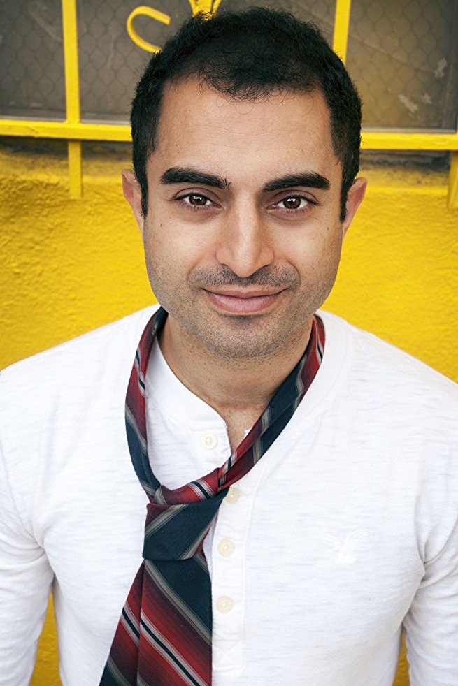 Sina Amedson backdrop