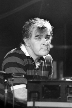 Ian Stewart: Ian Stjuart backdrop