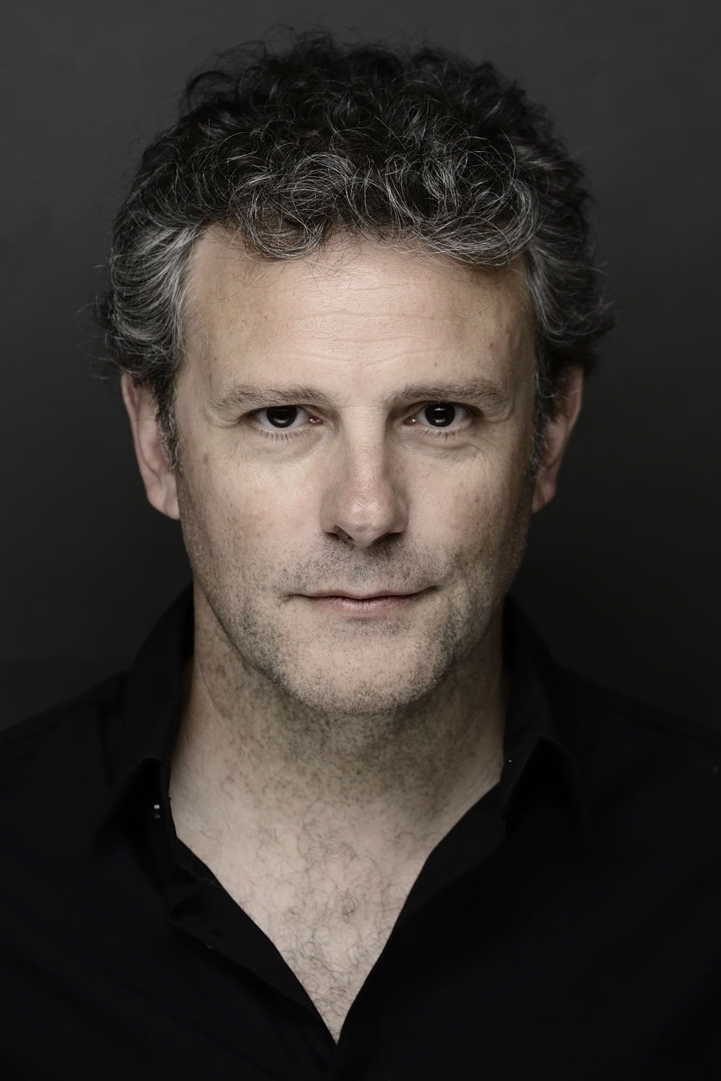 Santi Ricart backdrop