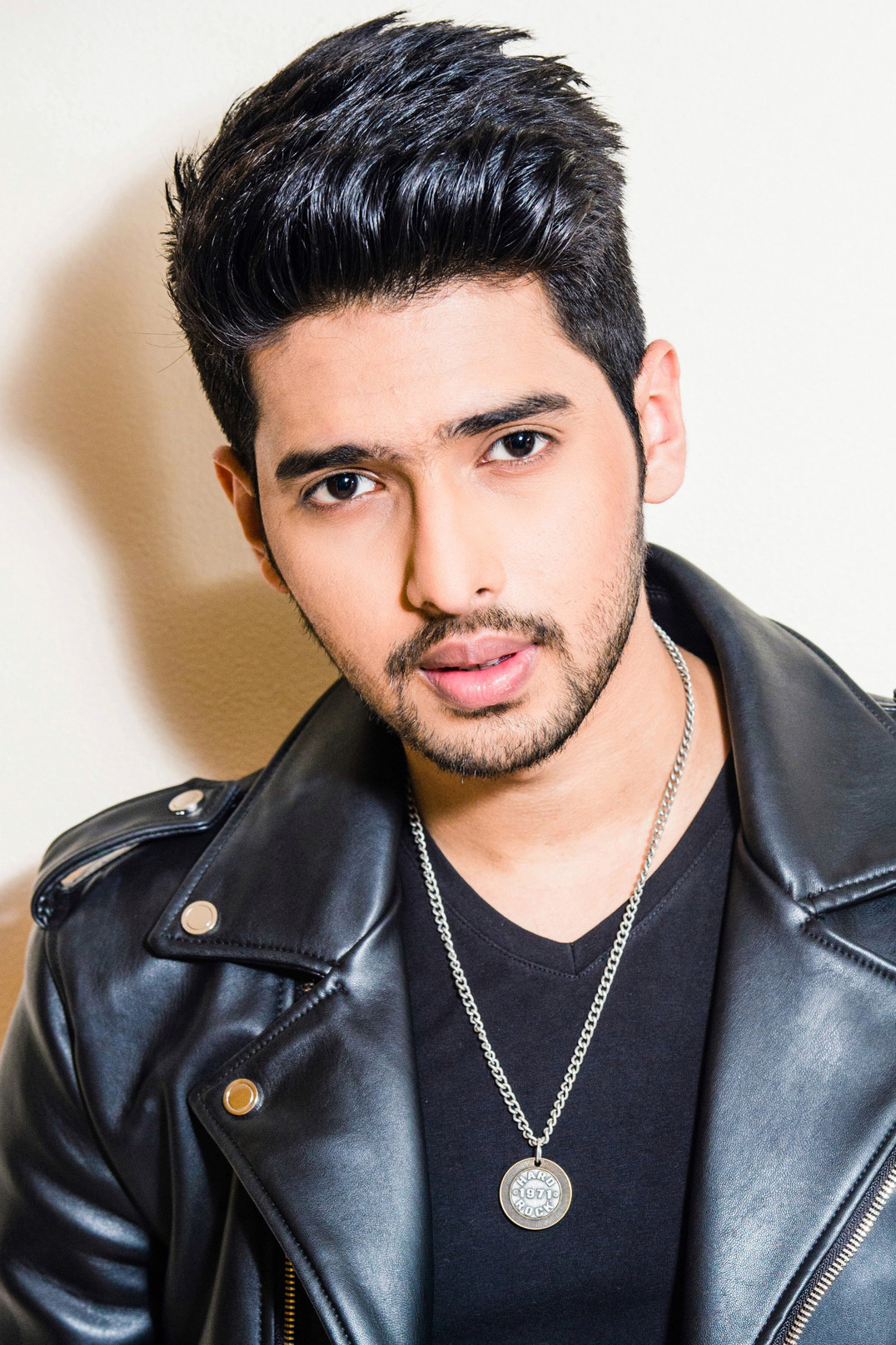 Armaan Malik backdrop