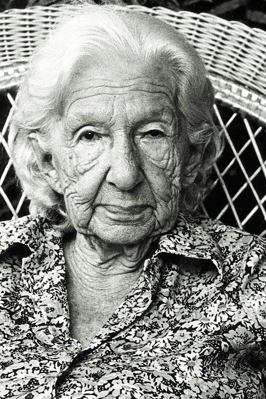 Cora Coralina backdrop