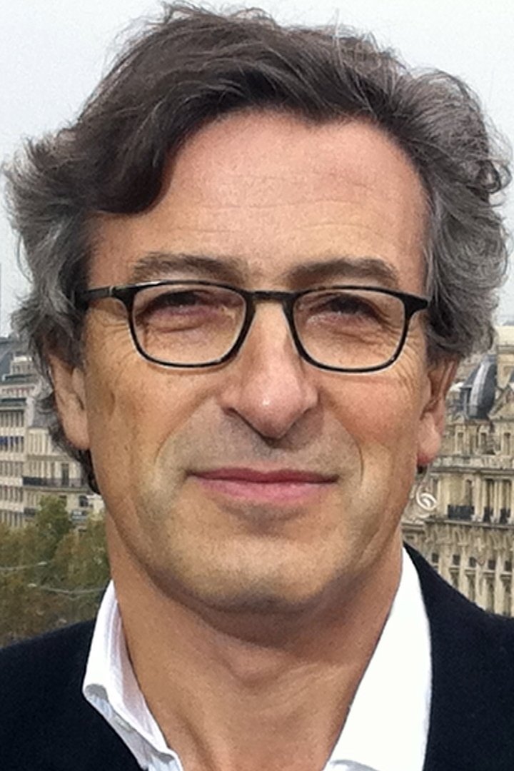 Raphaël Berdugo backdrop