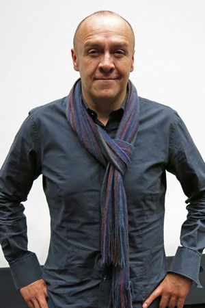 Martín Hernández backdrop