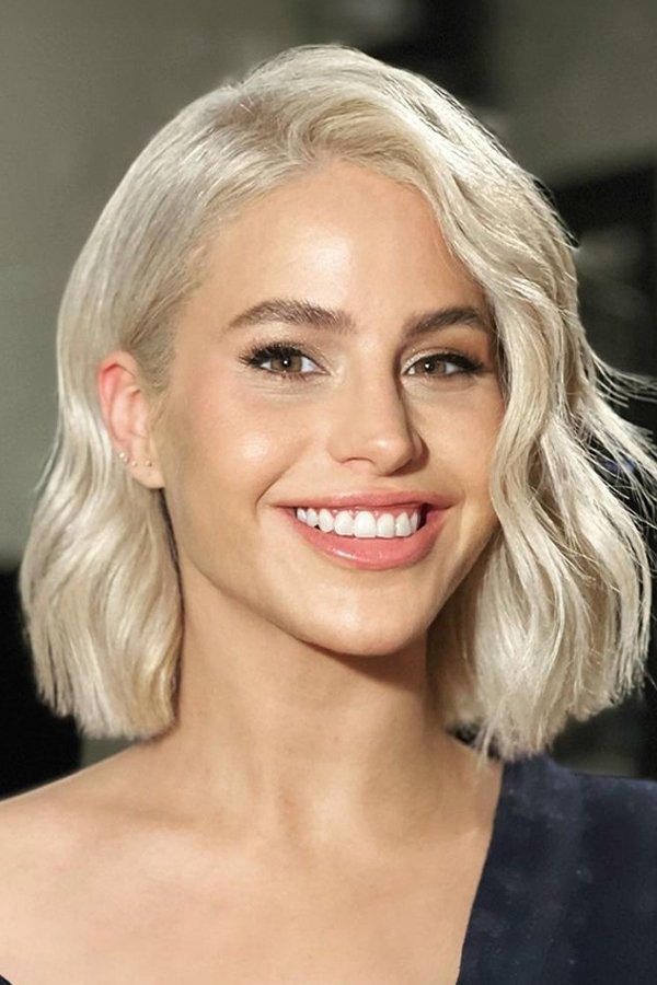 Büşra Pekin backdrop