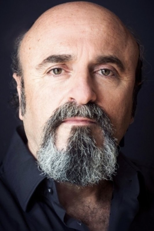 Eddie Chignara backdrop