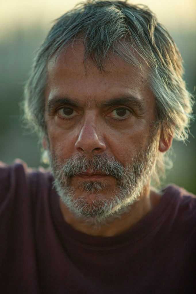 Eloar Guazzelli backdrop