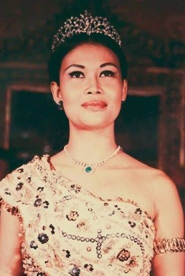 Saksi Sbong backdrop