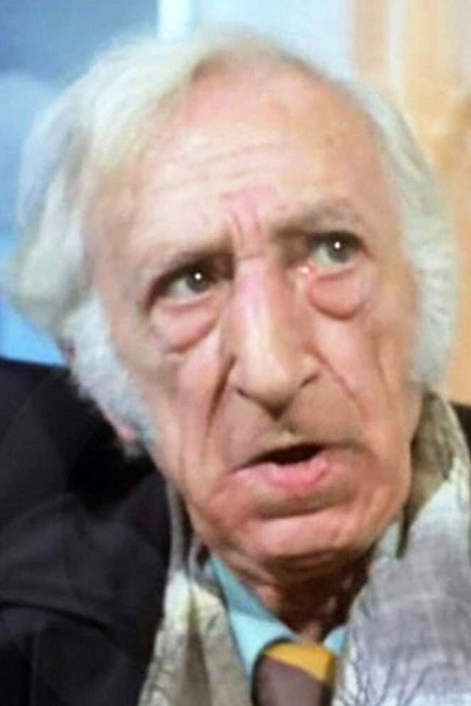 Kamer Sadık backdrop